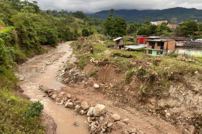Río Sangoyaco, Putumayo. Deforestado por la construcción de obras de mitigación